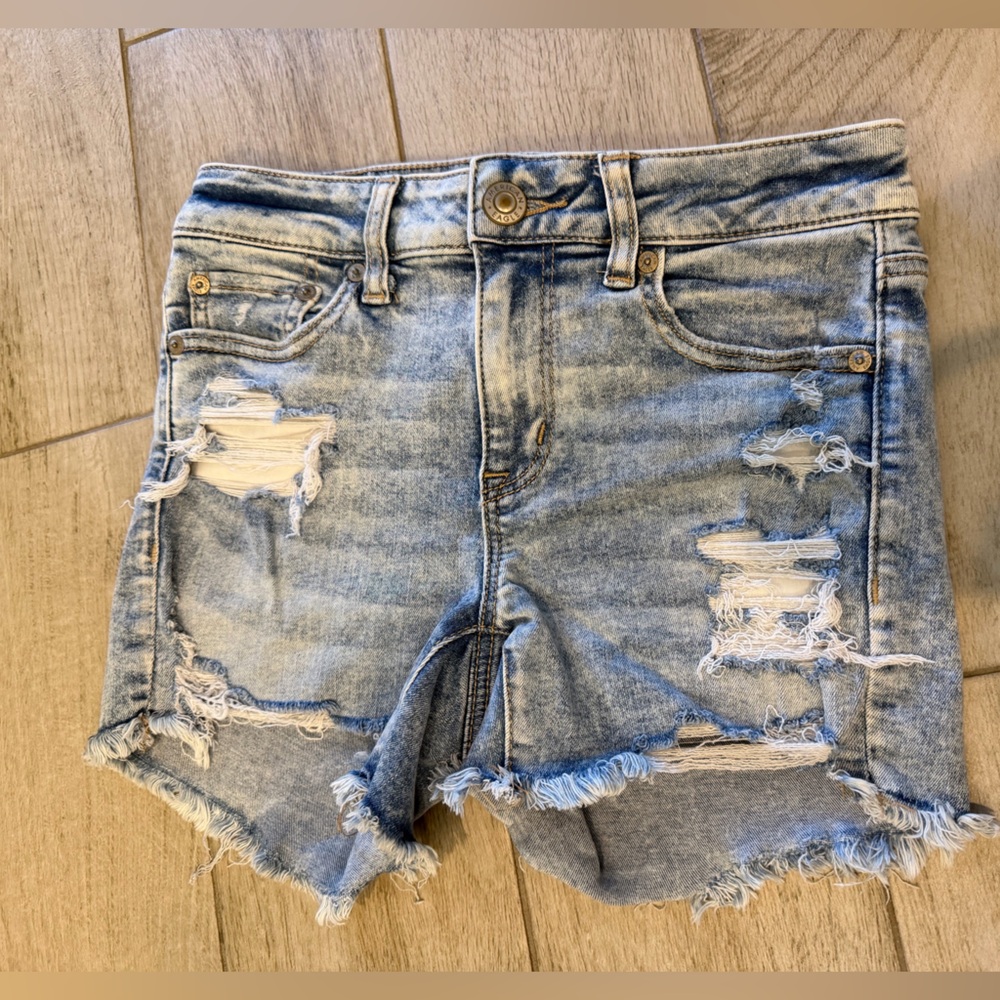 American Eagle Outfitters Distressed Denim Shorts size 4 midi